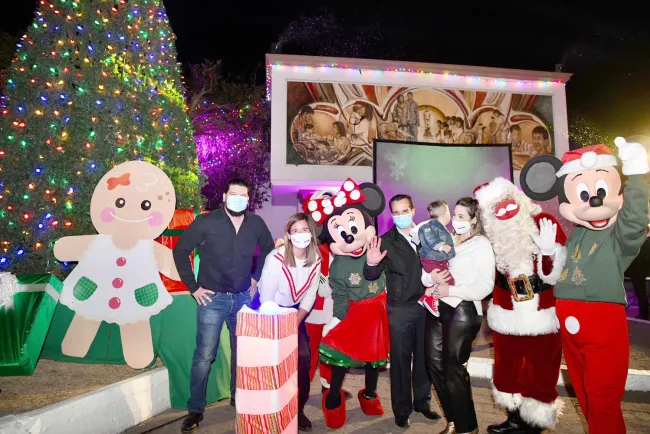 Encienden Arbol de Navidad