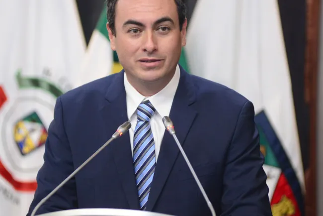 Impulsa legislador apoyo a instituciones