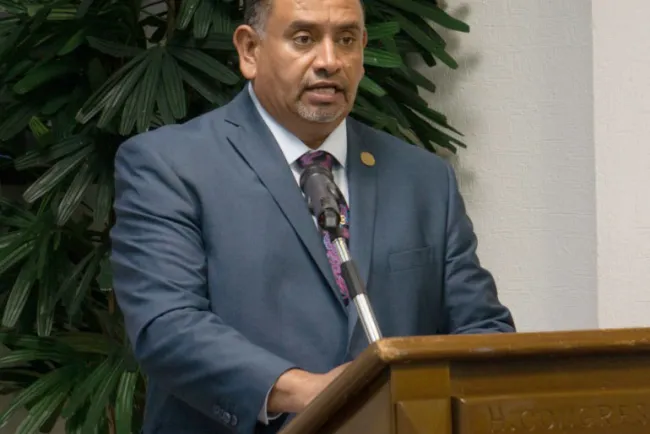 Presenta diputado informe legislativo