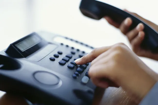 Consultan
vía telefónica a adultos mayores sobre vacuna