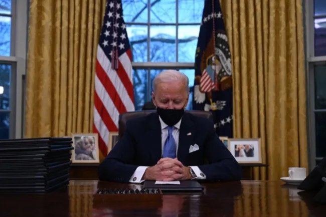 En llamada, AMLO y Biden acordaron detener migración hacia México y EU: Casa Blanca