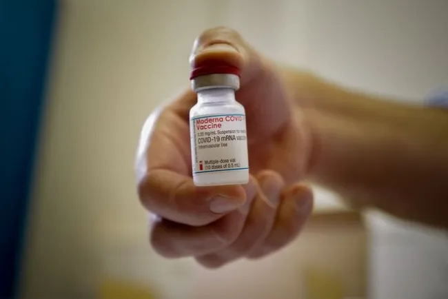 Alerta Cofepris sobre venta ilegal de vacuna antiCovid de Moderna