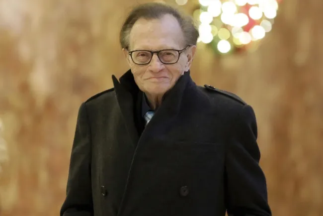 Muere Larry King, icónico periodista de EU, a los 87 años