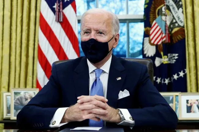 Anula Biden
veto a personas trans en Ejército de EU