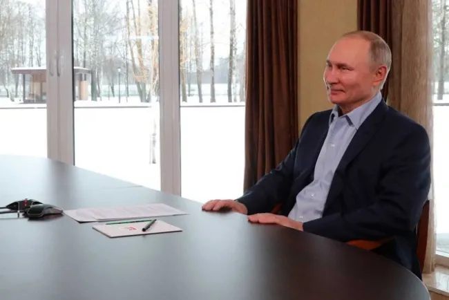 Pacta López Obrador con Putin acceso vacunas y lo invita a México