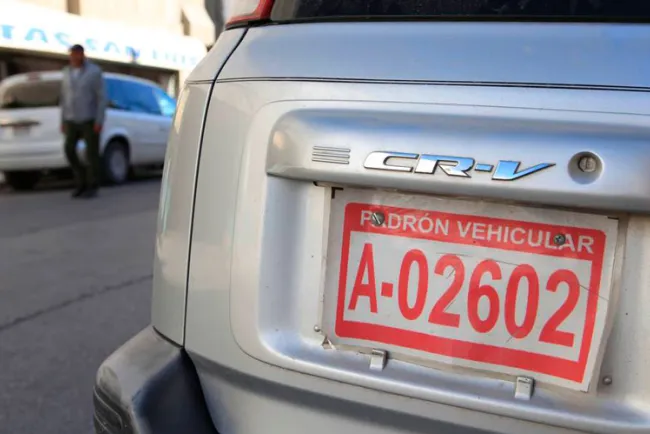 Piden “pafas” autorización  para circular autos 2015.
