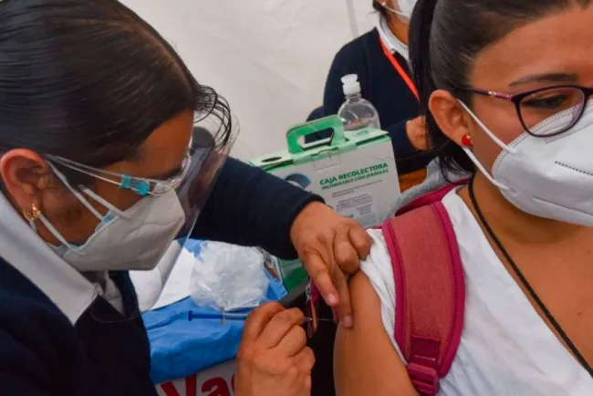 Garantizada segunda vacuna  para personal médico: Segob.
