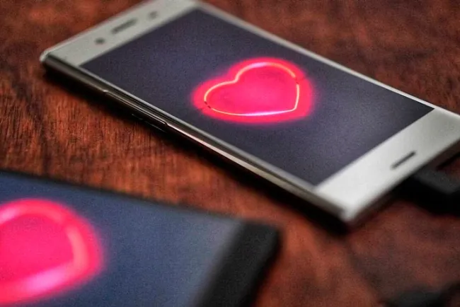 Lanza FBI advertencia por estafas amorosas