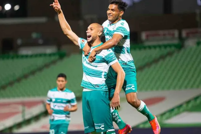 Santos Laguna escala al podio del Guard1anes 2021