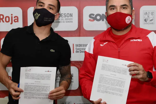 Signan convenio Óscar Valdez y Codeson, apoyarán a boxeadores sonorenses