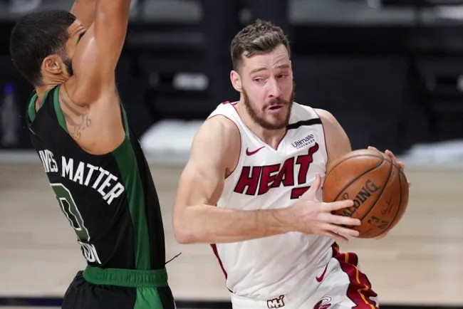 Multan con 50 mil dólares a Leonard por insulto