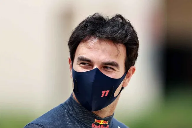 ‘Checo’ Pérez acepta vacuna contra el covid en Bahréin