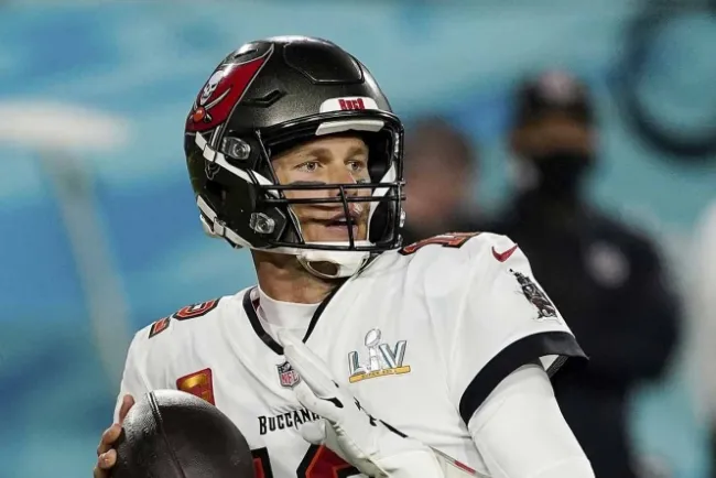 Tom Brady amplía su contrato con los Bucaneros