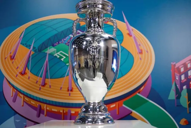 La UEFA advierte a sedes de la Eurocopa