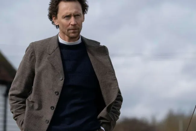 Tom Hiddleston protagoniza The Essex Serpent, nueva serie de Apple