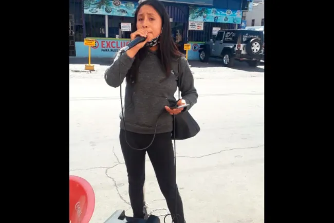 Mujer luchona busca sustento para familia