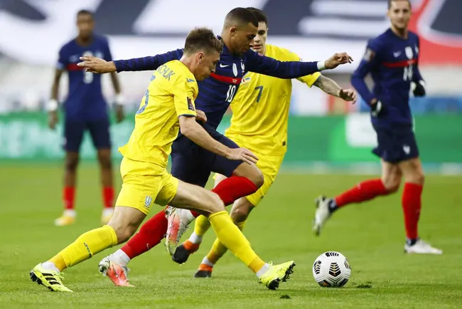 Ucrania sorprende a Francia; golazo de Griezmann