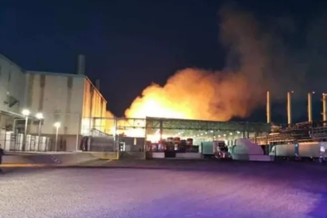 Arde Kimberly-Clark en Querétaro; evacuan a trabajadores