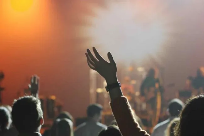 En NY pocos afortunados disfrutan su primer espectáculo