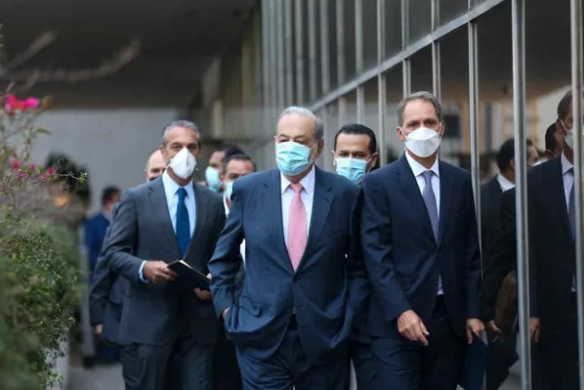 Carlos Slim queda fuera del Top 10 de multimillonarios de Forbes