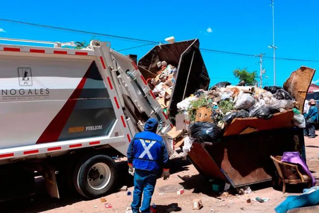 Recolectan basura en áreas de esparcimiento