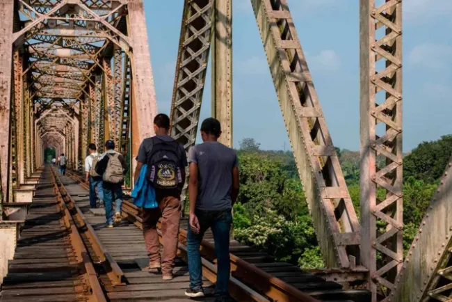Atienden López Obrador y Kamala Harris tema migratorio