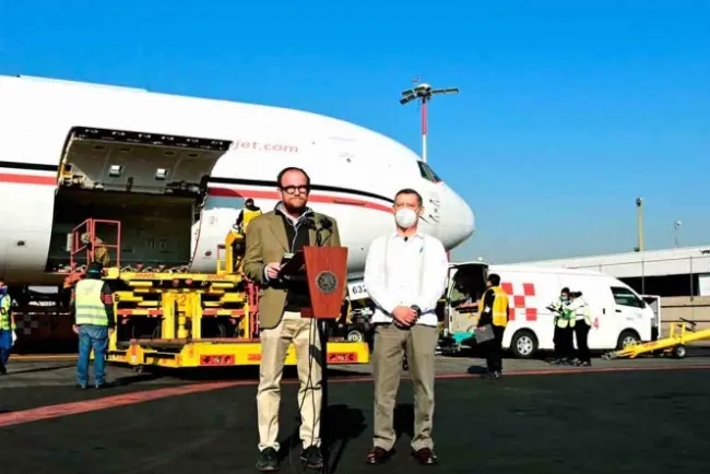 Llega embarque número 17 de vacunas anti Covid-19 de Pfizer