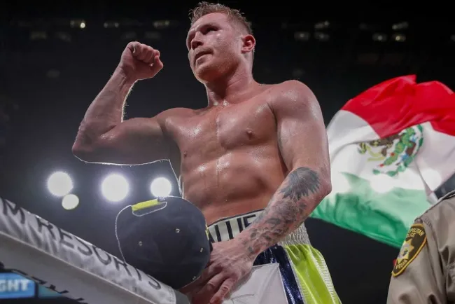 ‘Canelo’ se lleva los aplausos; apoyará a niña