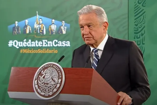 Pide López Obrador a médicos privados esperar su turno para vacuna