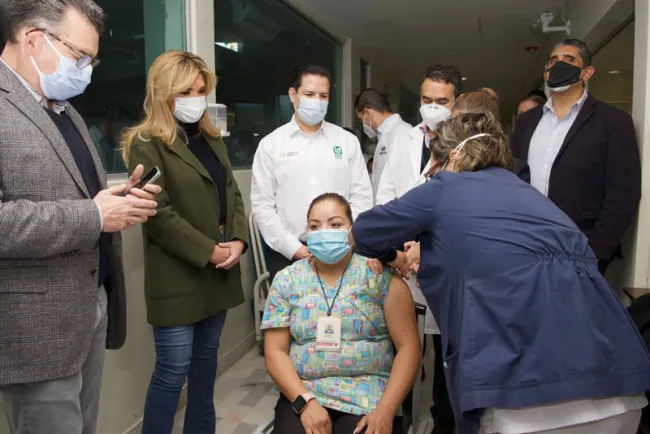 Pide vacunar a todo  personal de salud