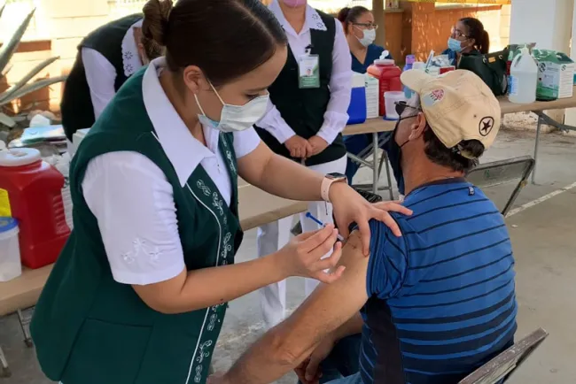 Con orden avanza vacunación