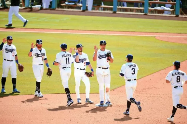 Triunfo especial; realizan homenaje a Fernando Valenzuela