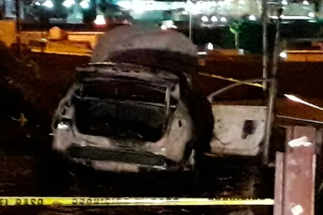 Localizan a pareja calcinada en vehículo en Lomas de Nogales II