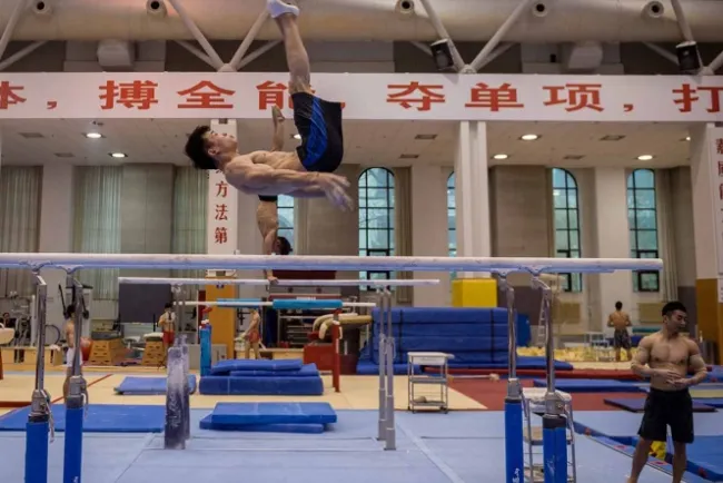 De la cuna a Tokio 2020, los gimnastas chinos