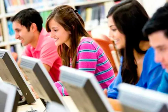 Imparten pláticas a estudiantes de prepa