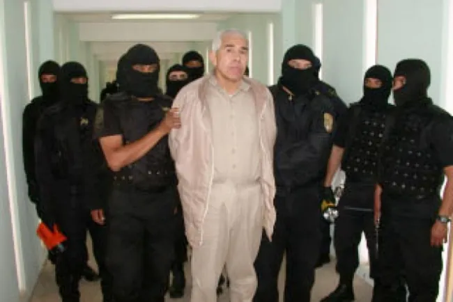 Juez de EU ordena incautar 5 propiedades de Caro Quintero