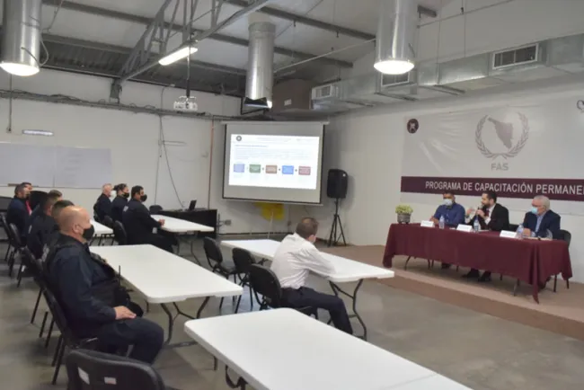 Capacitan en cultura de la legalidad a personal de Ceresos del estado