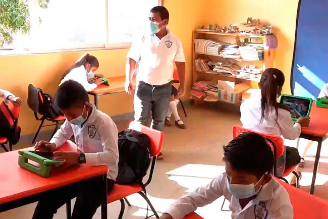 Cumplen 15 días de clases 107 alumnos de comunidad de Oaxaca