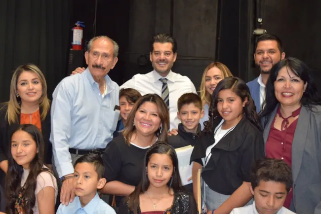 Reconocen a alumnos destacados