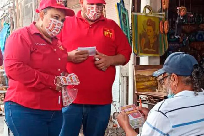 Recorre Leticia Calderón varios sectores de Nogales