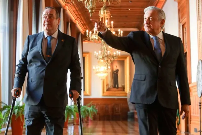 Abordan López Obrador y Giammattei tema de control migratorio