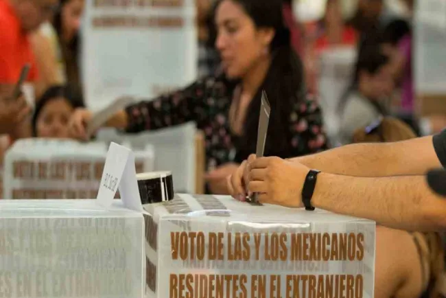 INE fracasó en promover voto en el extranjero: López Obrador