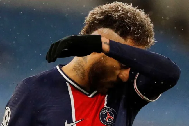 ¿Agachar la cabeza? Sólo para orar, dice Neymar