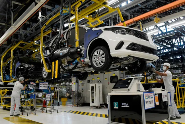 Hay desabasto de ‘chips’ en el sector automotriz