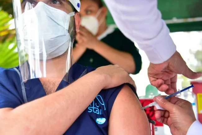 Médicos privados de Guanajuato recibirán vacuna covid; aquí los requisitos