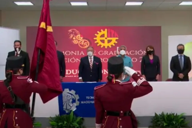 Gradúan 195 Profesionales