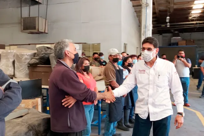 Apoyan obreros a Juan Gim Nogales