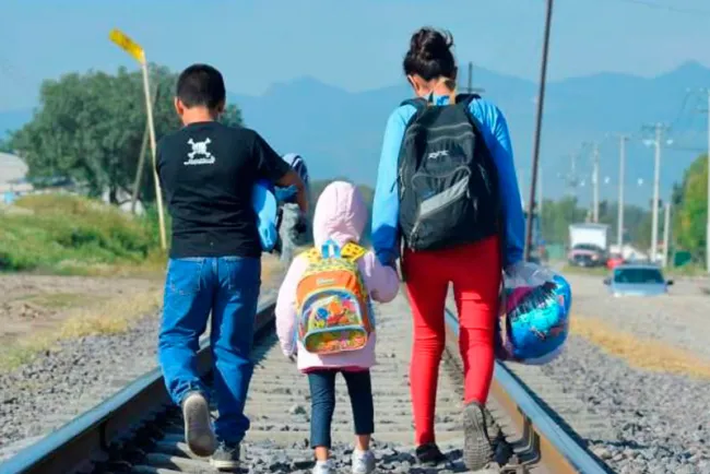 Tienen niños migrantes el derecho a estudiar