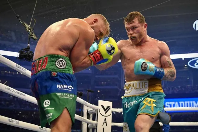 ‘Canelo’ le rompió la mejilla a Saunders en tres partes