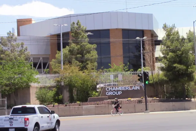 Inconformes trabajadores por dejar horario especial